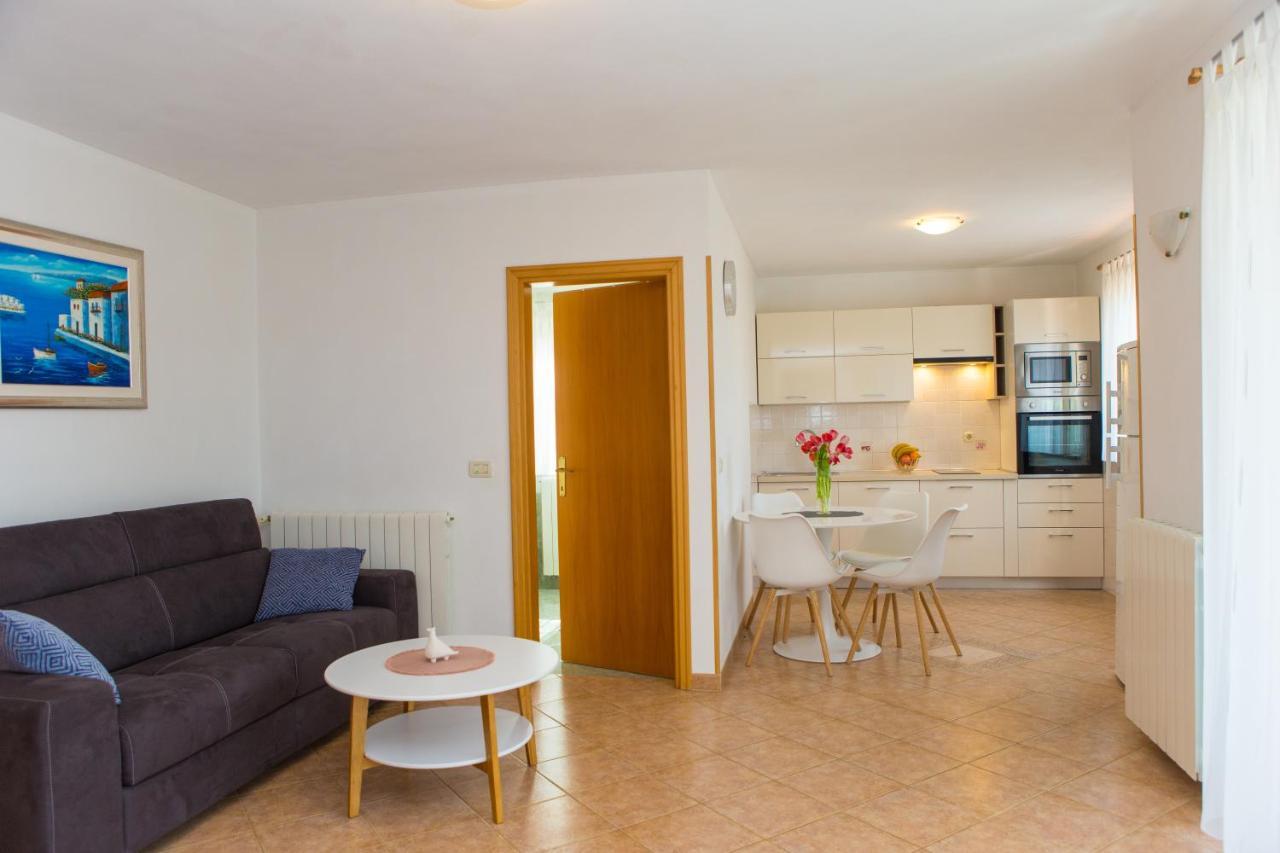 Lorena Apartment *